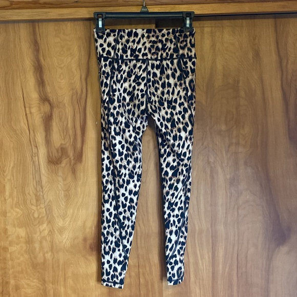 Victoria's Secret Incredible Essential High Rise Legging - Picture 5 of 7